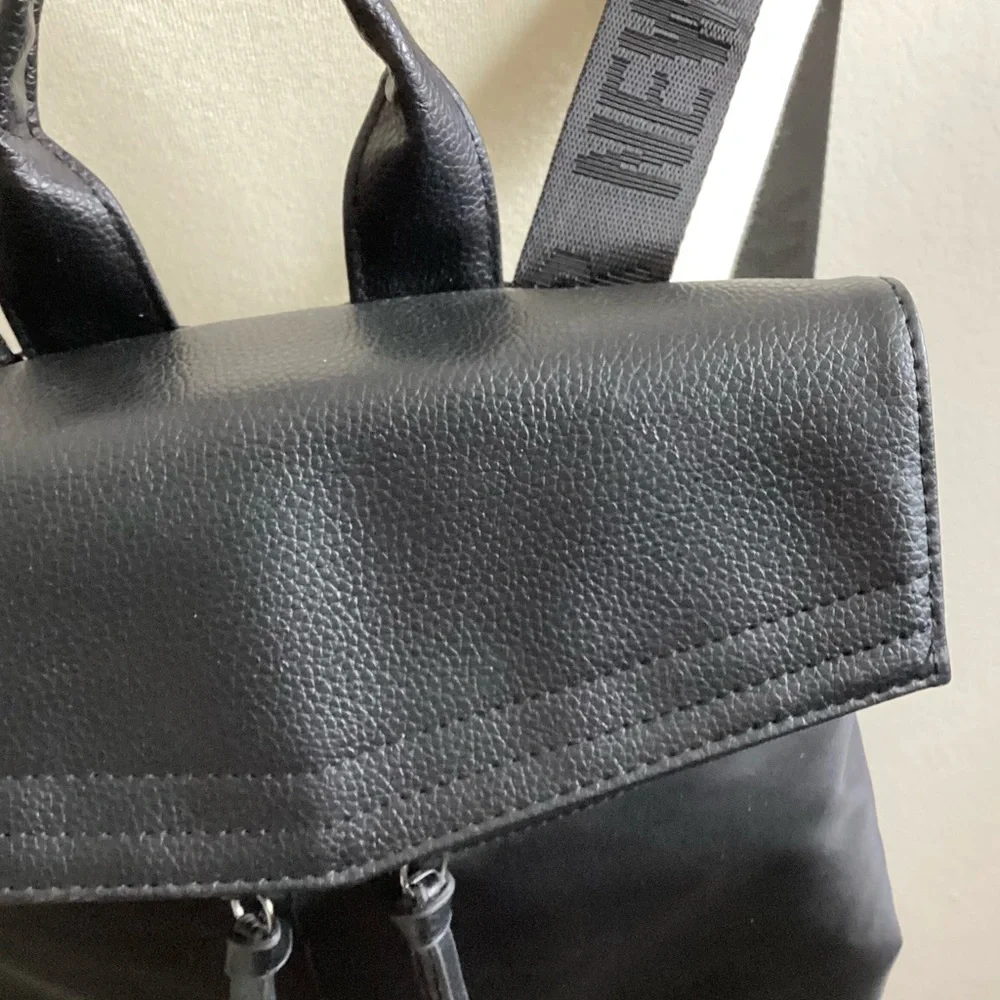 \Botkier\ Essentials Backpack - Picture 5 of 16